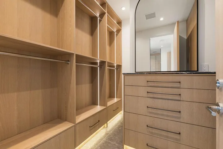 Primary Closet (2)