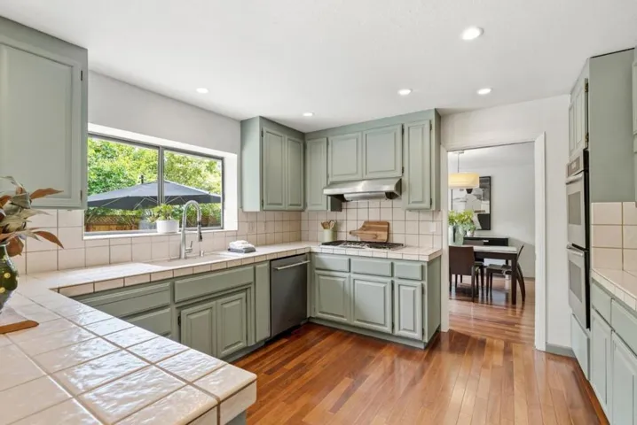 105 Quarry Lane, Santa Cruz, California 95060