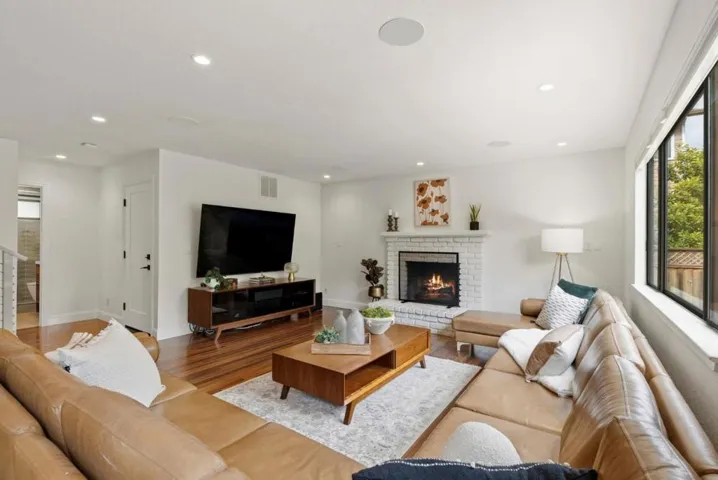 105 Quarry Lane, Santa Cruz, California 95060