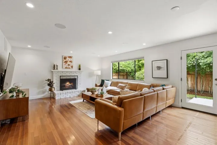 105 Quarry Lane, Santa Cruz, California 95060