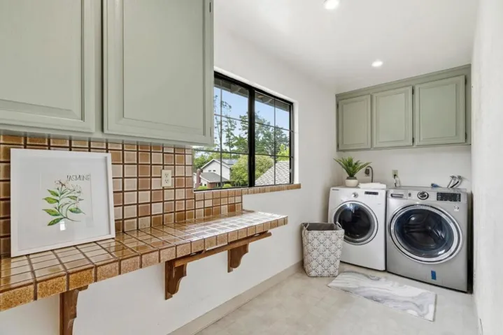 105 Quarry Lane, Santa Cruz, California 95060