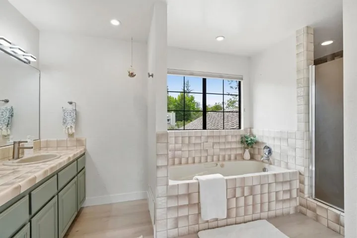 105 Quarry Lane, Santa Cruz, California 95060
