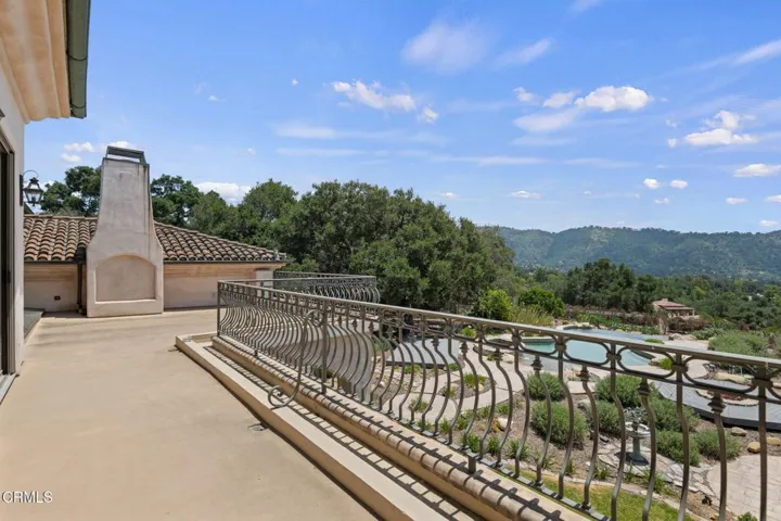 60-Balcony