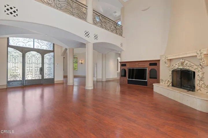 21-Living Room