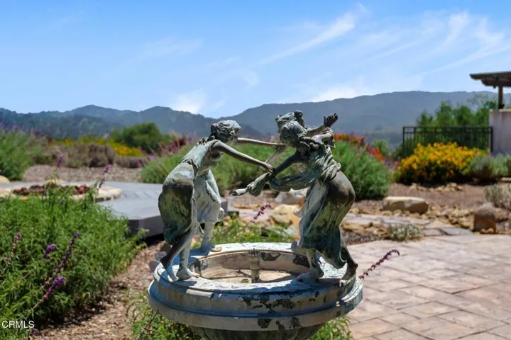 50-Statue