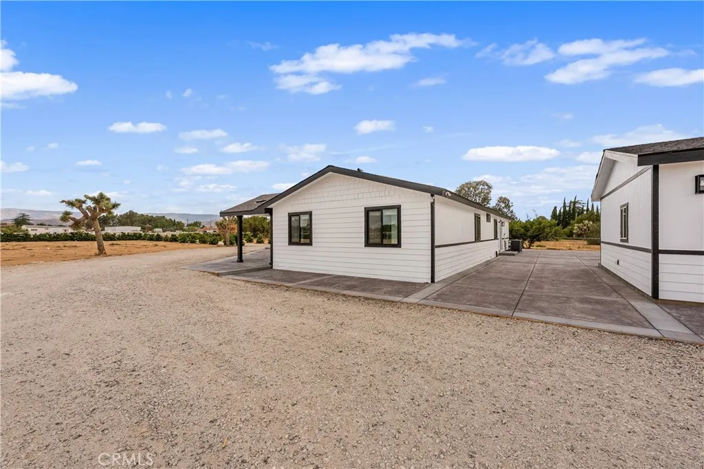 space between home & detached 2-car garage