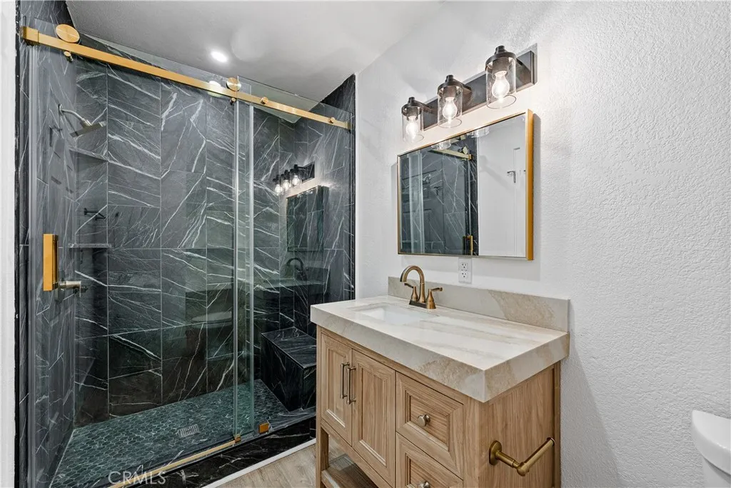 2nd bedroom Bathroom