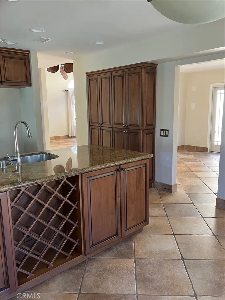 kitchen/eating area
