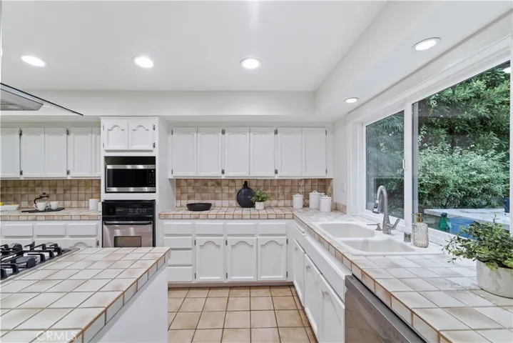 5620 Middle Crest, Agoura Hills, California 91301