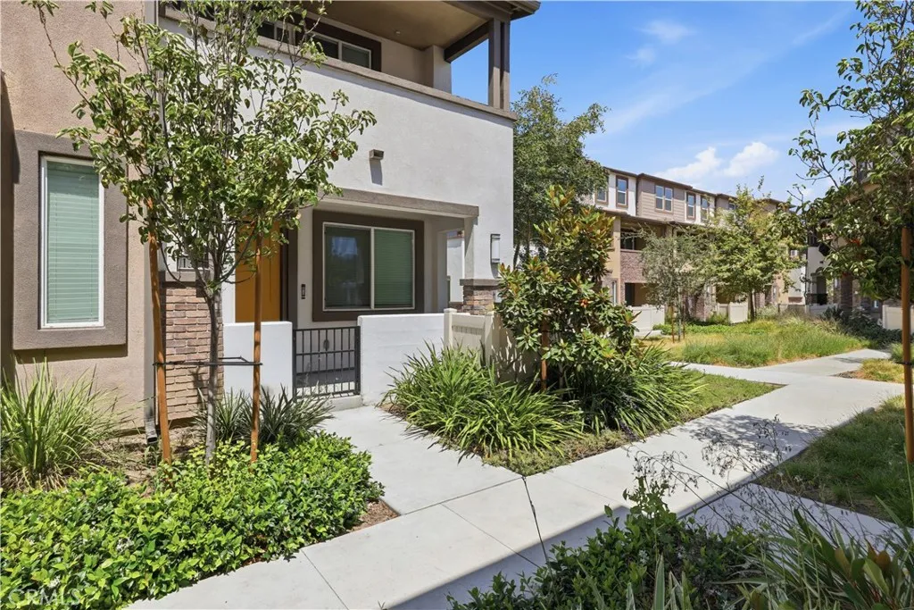 1329 Nimbus, Pomona, California 91768 — photo 4