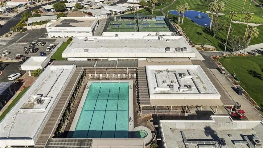 Palm desert greens pool and pickleball