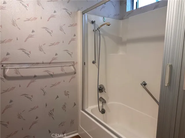 Master Bath Tub and Shower
