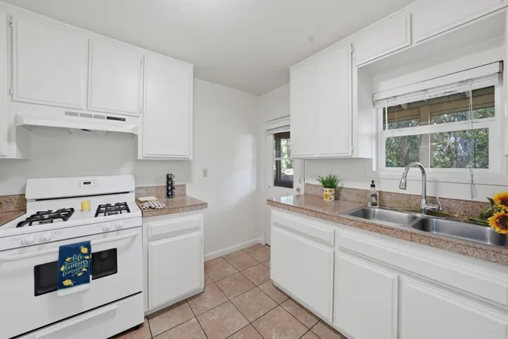 3211 Menlo Avenue, San Diego, California 92105