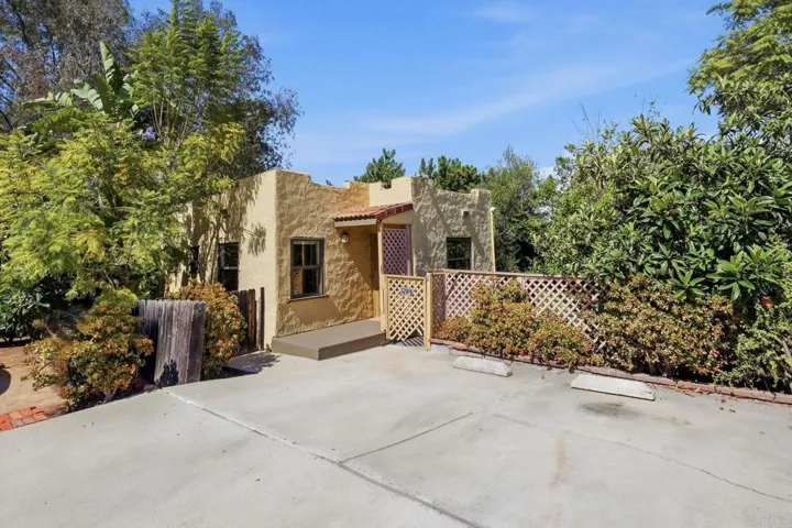 3211 Menlo Avenue, San Diego, California 92105
