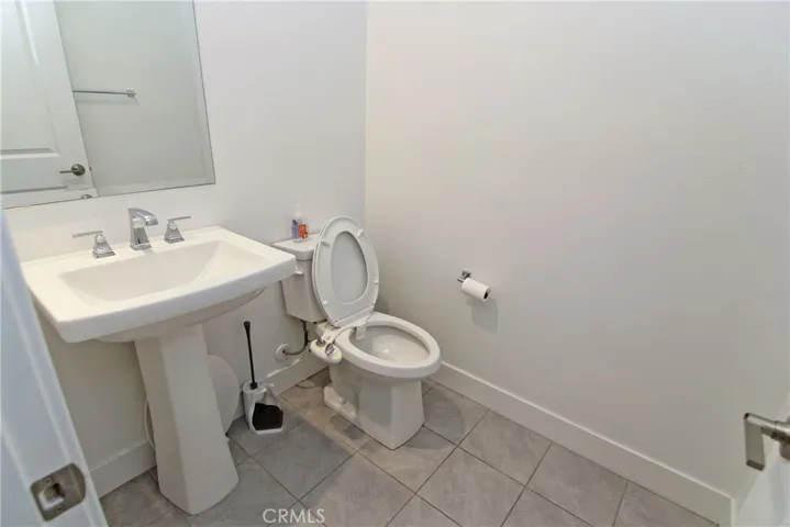 1/2 bath downstairs