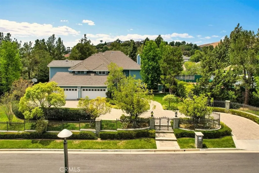 4085 Live Oak Ln