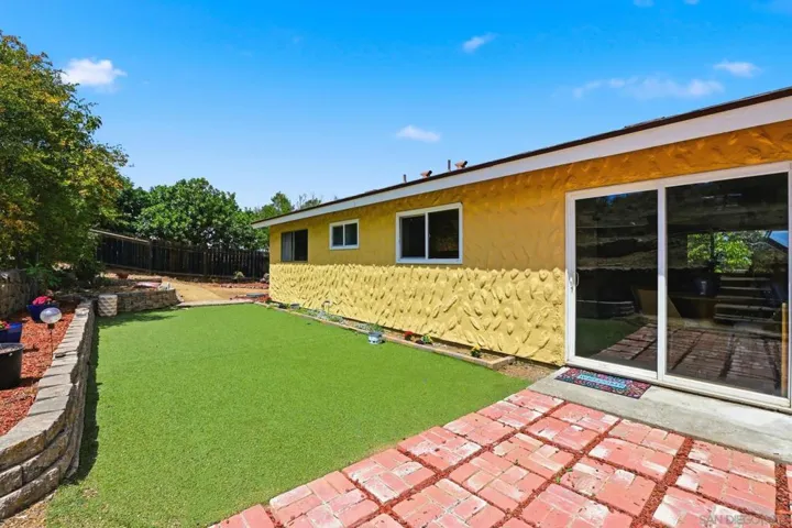515 Ross Dr, Escondido, California 92029