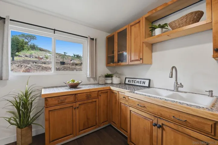 515 Ross Dr, Escondido, California 92029