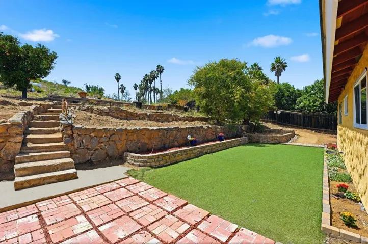 515 Ross Dr, Escondido, California 92029