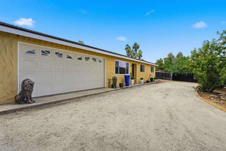 515 Ross Dr, Escondido, California 92029