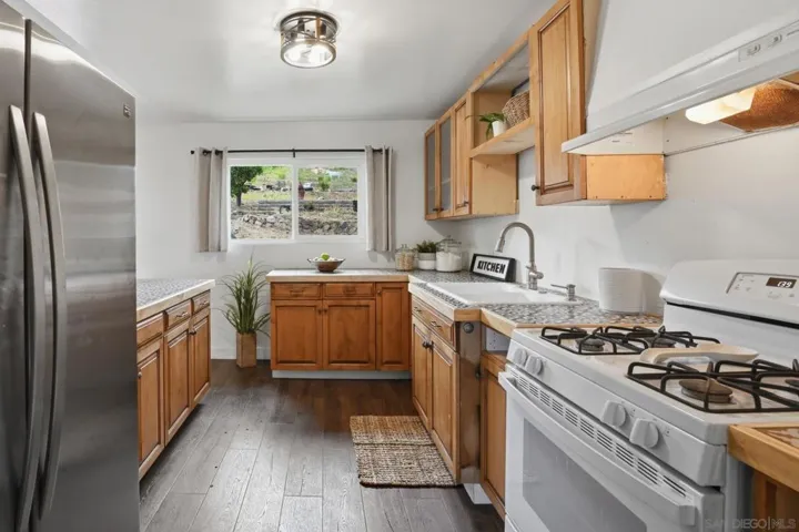 515 Ross Dr, Escondido, California 92029