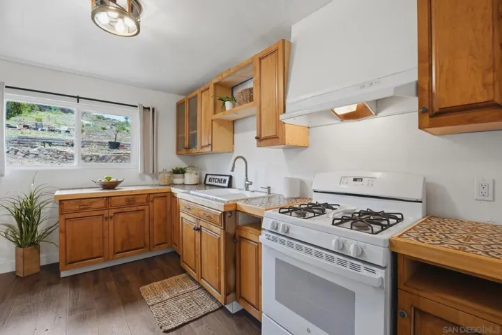 515 Ross Dr, Escondido, California 92029