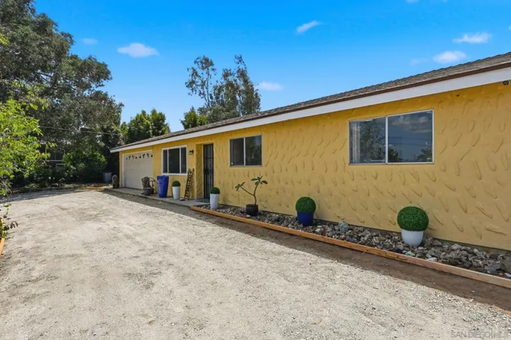 515 Ross Dr, Escondido, California 92029