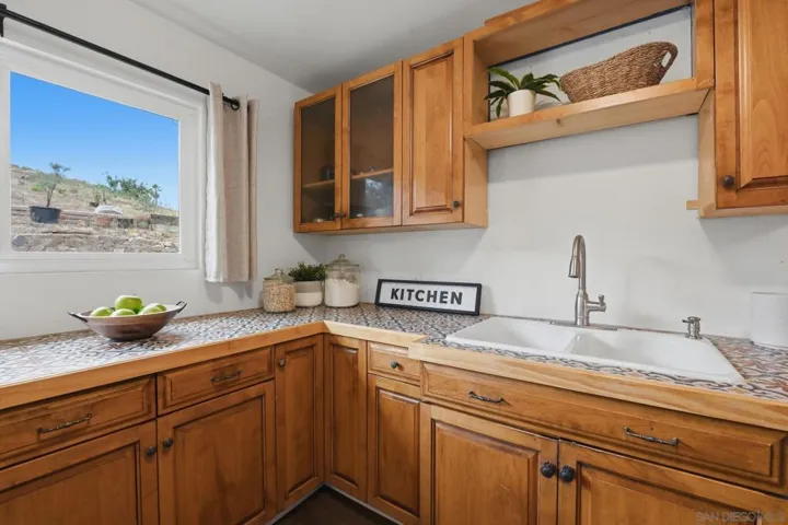 515 Ross Dr, Escondido, California 92029