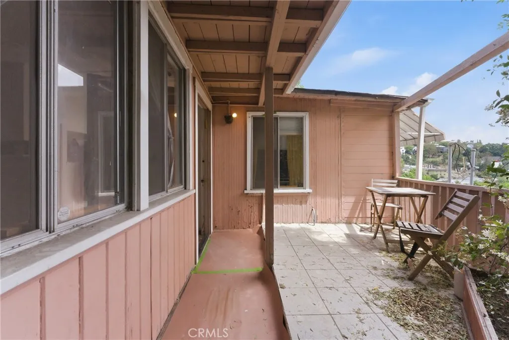 4th unit on 4th livel is 1 bedroom