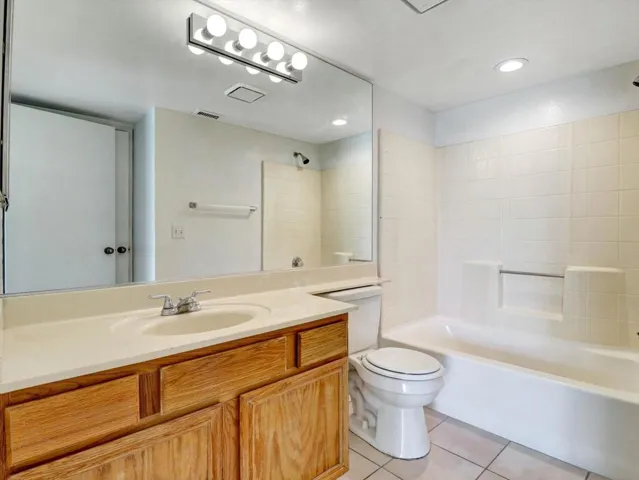 18-Candlewood St-18