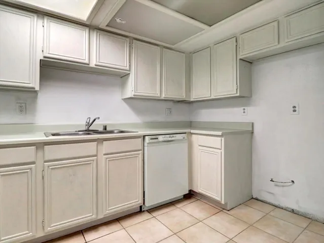 08-Candlewood St-8