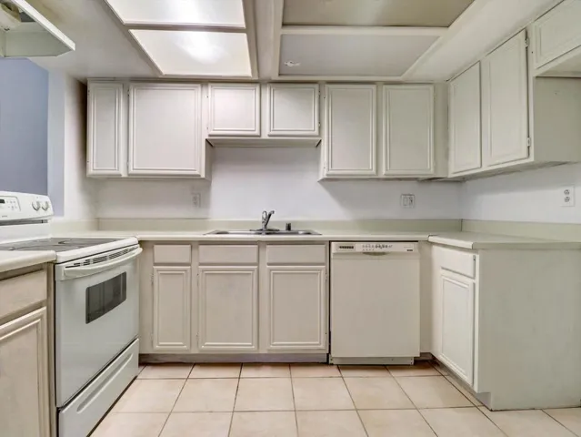 07-Candlewood St-7