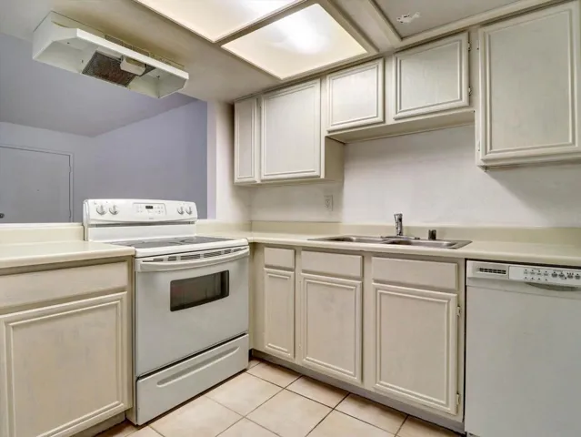 09-Candlewood St-9