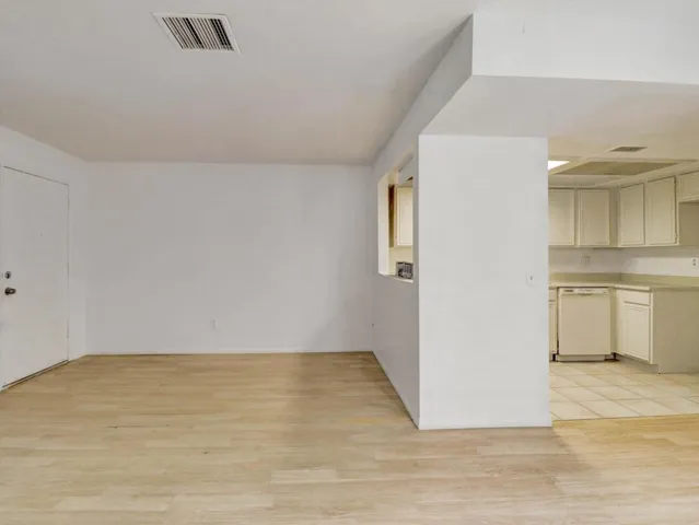 05-Candlewood St-5