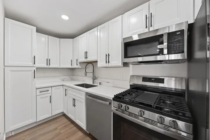 15-web-or-mls-UpmarketMedia-659Ree-045