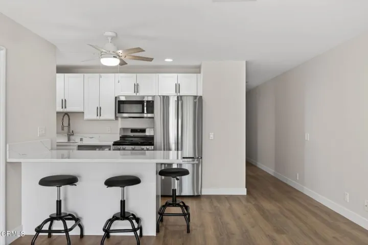 11-web-or-mls-UpmarketMedia-659Ree-031