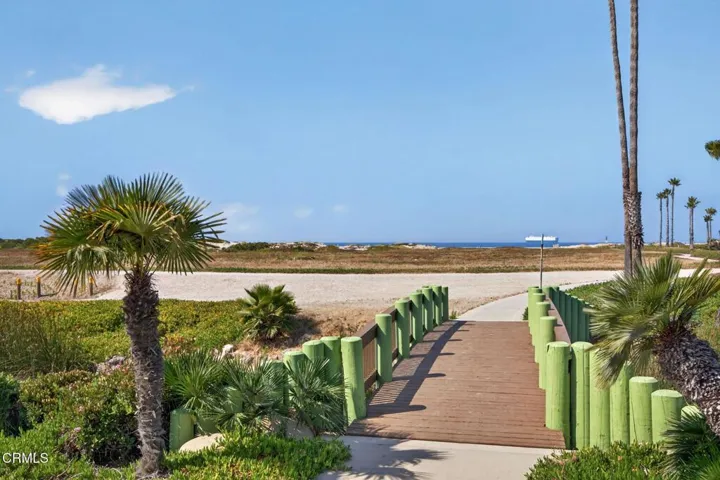 33-web-or-mls-UpmarketMedia-659Ree-099