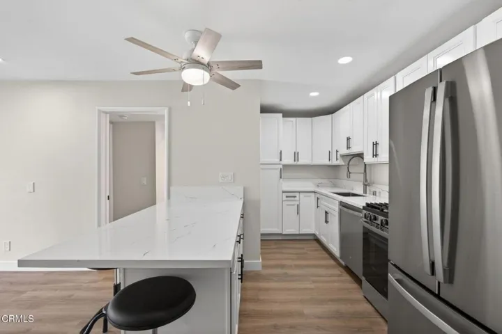 14-web-or-mls-UpmarketMedia-659Ree-042