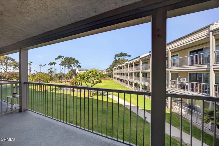 10-web-or-mls-UpmarketMedia-659Ree-029