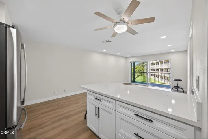 17-web-or-mls-UpmarketMedia-659Ree-051