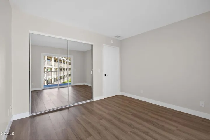 30-web-or-mls-UpmarketMedia-659Ree-090