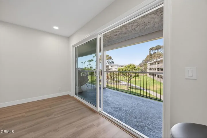 6-web-or-mls-UpmarketMedia-659Ree-016