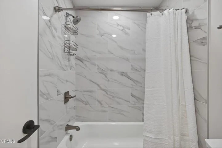 28-web-or-mls-UpmarketMedia-659Ree-082