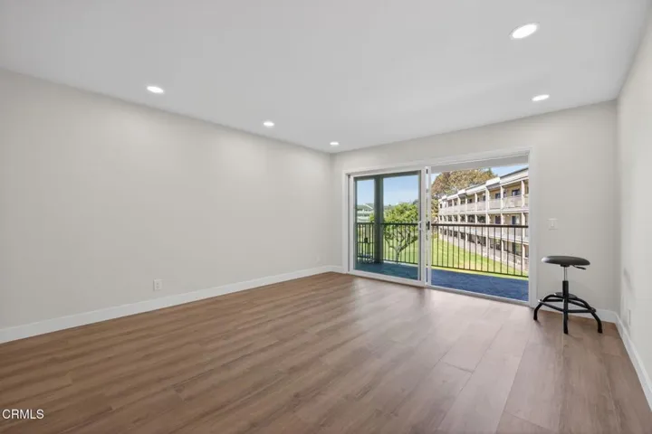 12-web-or-mls-UpmarketMedia-659Ree-034