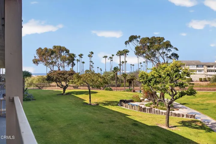 9-web-or-mls-UpmarketMedia-659Ree-025