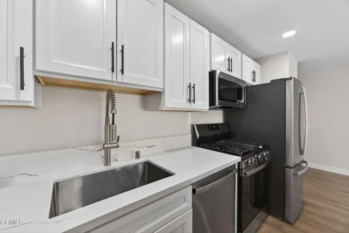16-web-or-mls-UpmarketMedia-659Ree-047