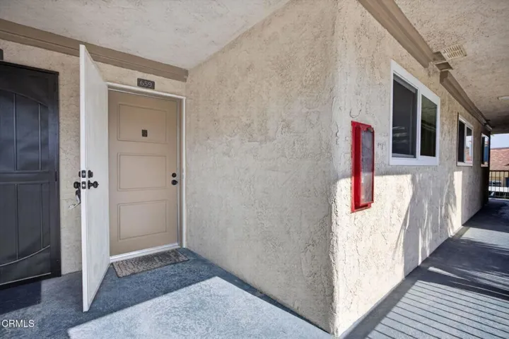 1-web-or-mls-UpmarketMedia-659Ree-001