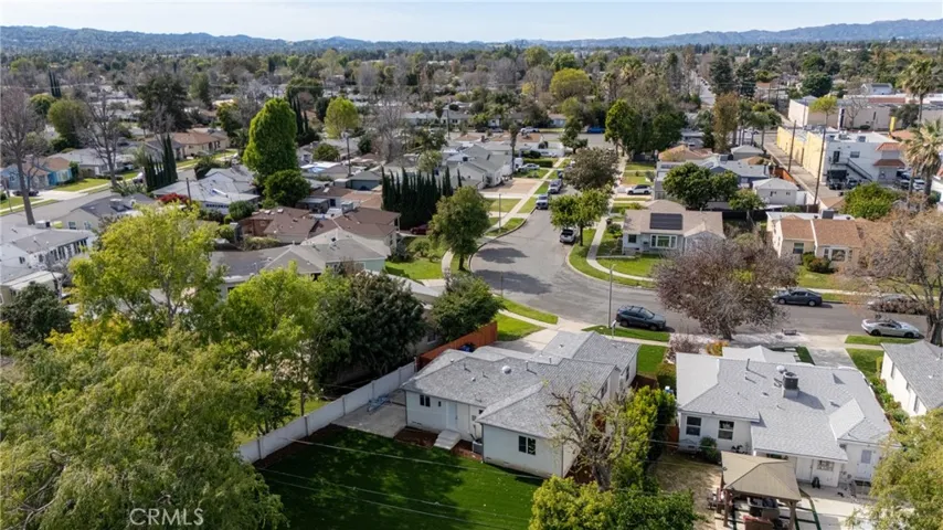 6714 Jellico, Lake Balboa, California 91406