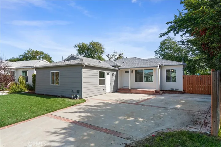 6714 Jellico, Lake Balboa, California 91406