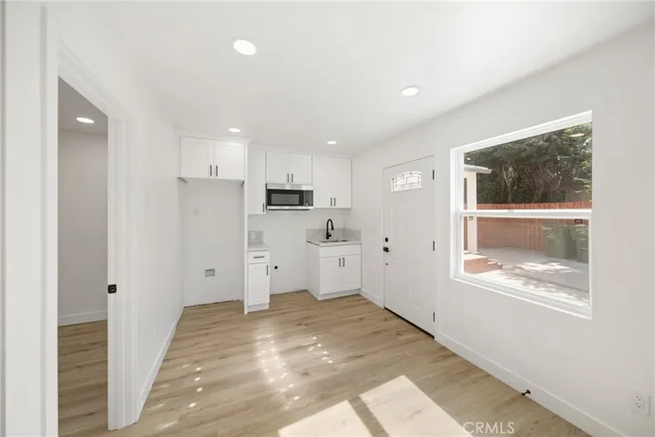 6714 Jellico, Lake Balboa, California 91406